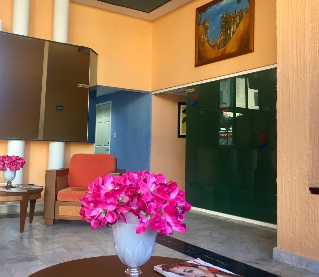 Hotel Versalles Suites Cancún Kültér fotó