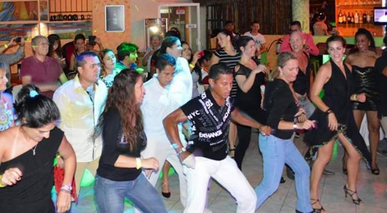 Hotel Versalles Suites Cancún Kültér fotó