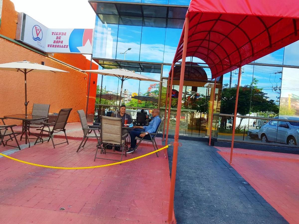 Hotel Versalles Suites Cancún Kültér fotó
