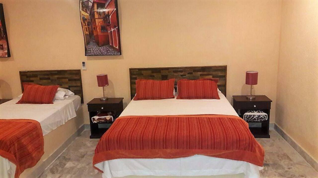 Hotel Versalles Suites Cancún Kültér fotó