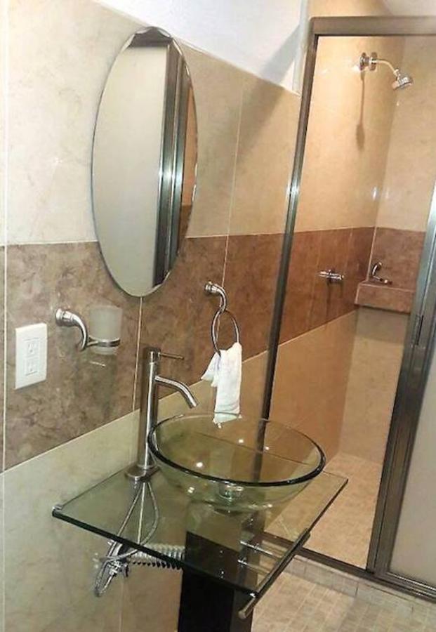 Hotel Versalles Suites Cancún Kültér fotó