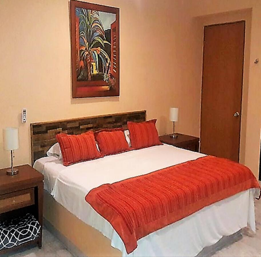 Hotel Versalles Suites Cancún Kültér fotó
