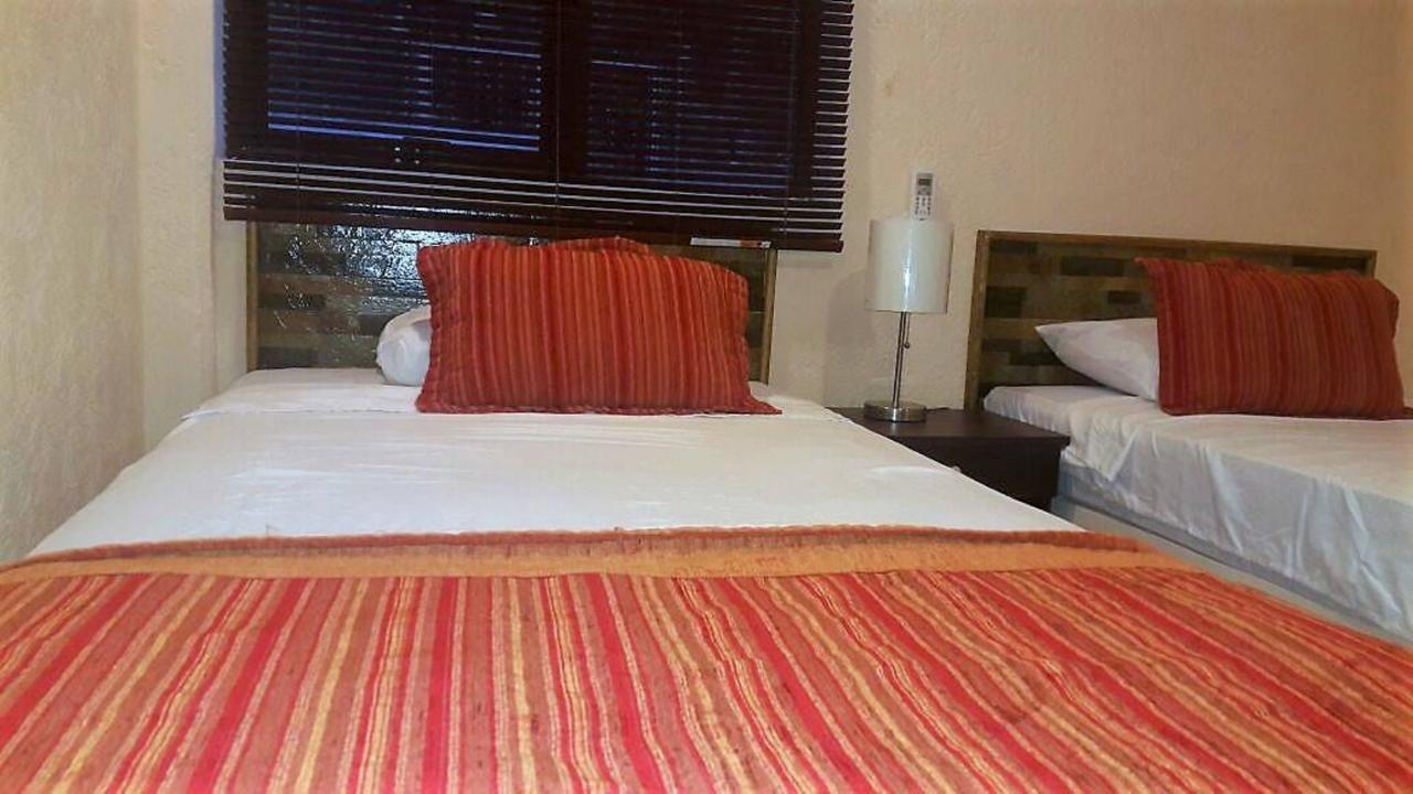 Hotel Versalles Suites Cancún Kültér fotó