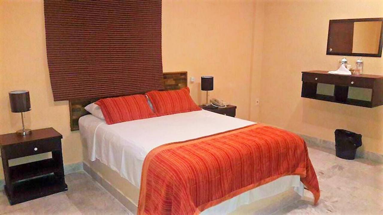 Hotel Versalles Suites Cancún Kültér fotó