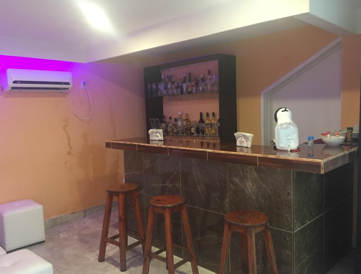 Hotel Versalles Suites Cancún Kültér fotó