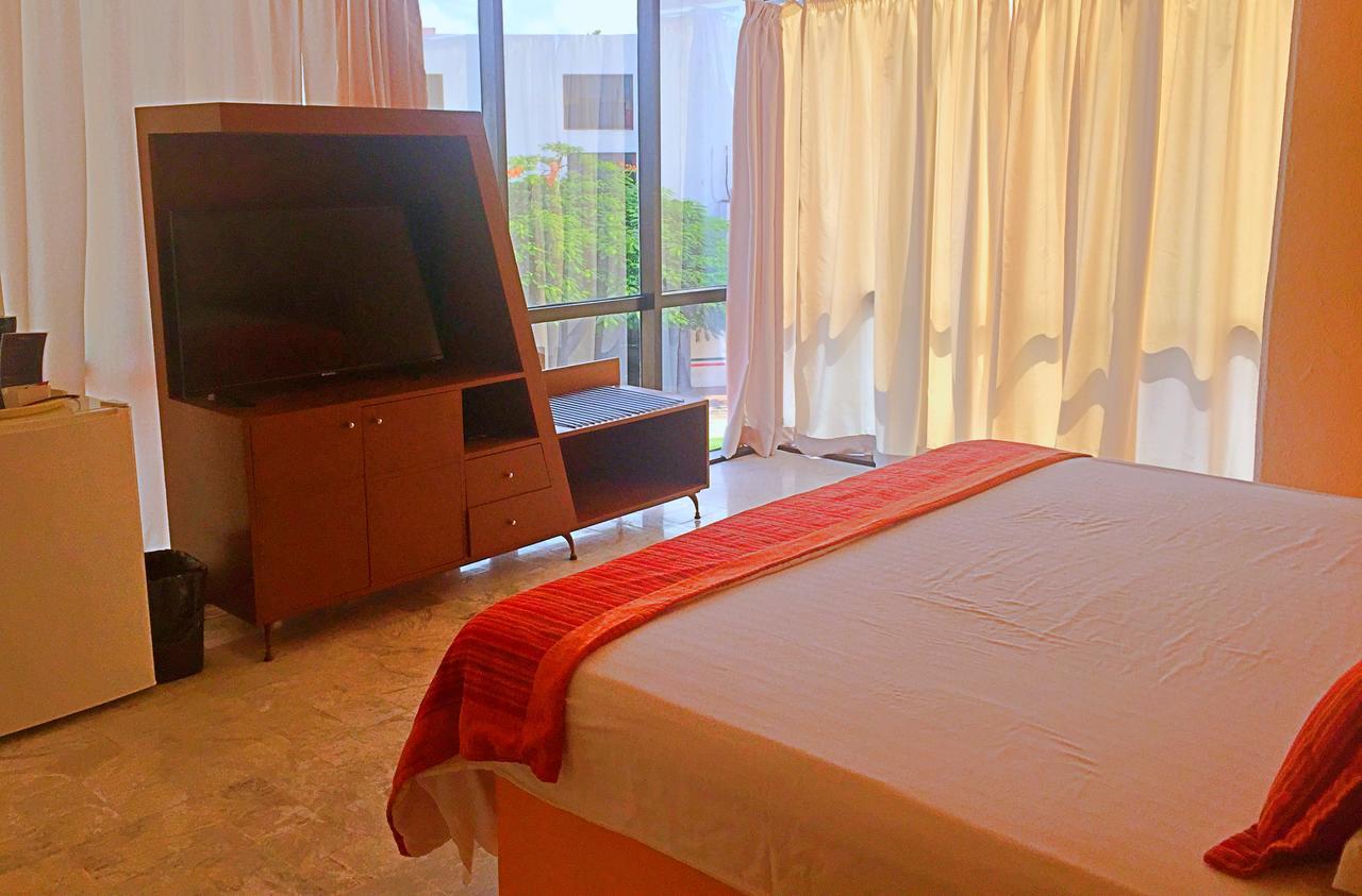 Hotel Versalles Suites Cancún Kültér fotó