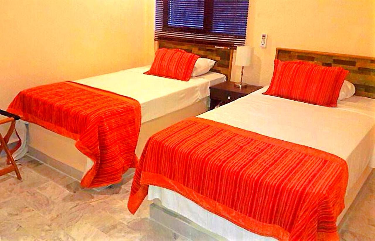 Hotel Versalles Suites Cancún Kültér fotó