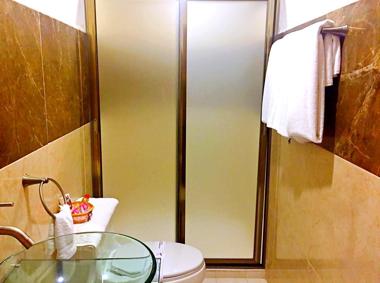 Hotel Versalles Suites Cancún Kültér fotó