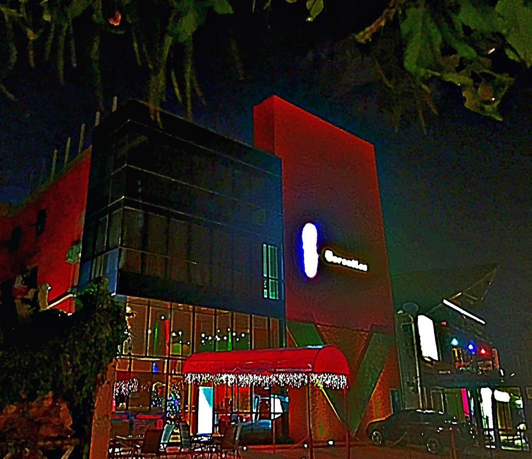 Hotel Versalles Suites Cancún Kültér fotó